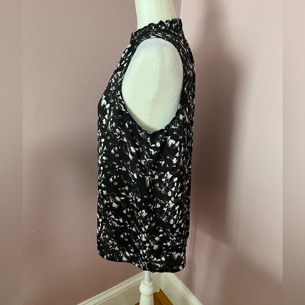 Dressy Sleeveless Blouse size M - Picture 10 of 10